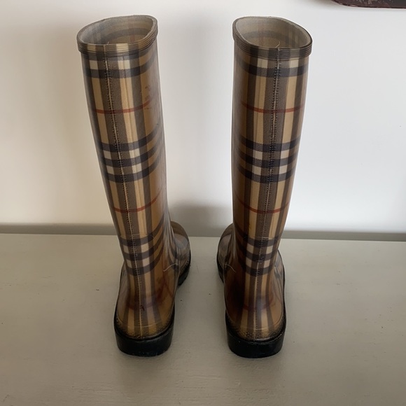 Authentic Burberry Rain Boots - size 8 - Picture 3 of 8